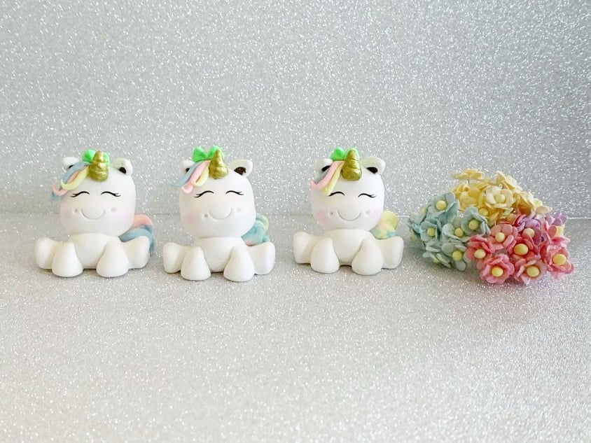 SITTING UNICORNS